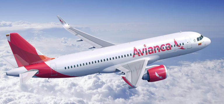 Avión de Avianca volando