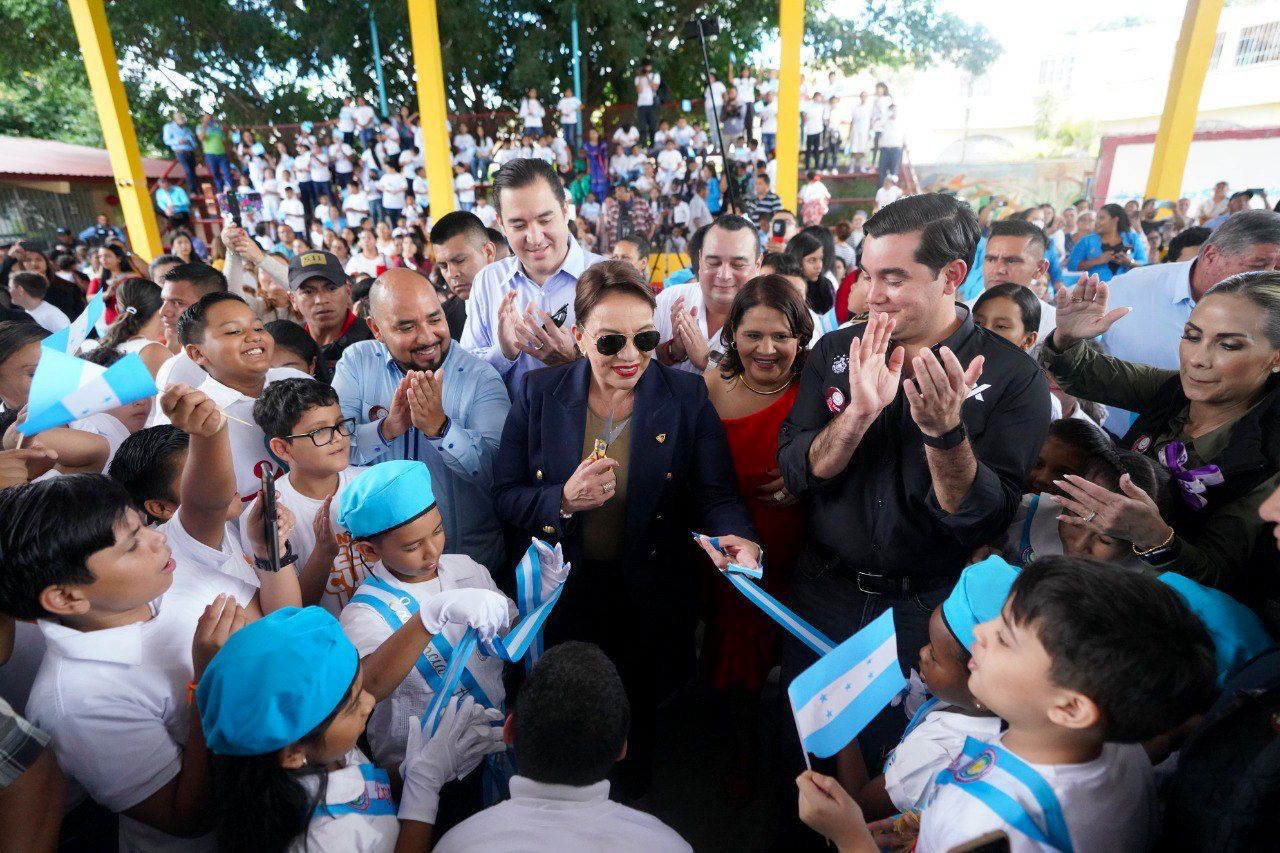 Xiomara Castro inaugura obras de remodelación en La Escuela República ...