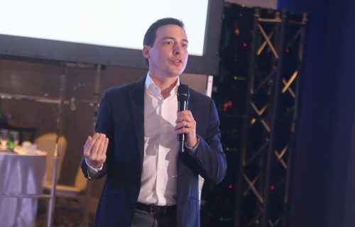 1 Dr. Pablo Noël, dermatólogo panameño, charla acerca de dermatitis atópica