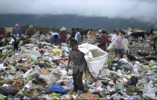 11_honduras_landfill_sept_28_2012_reuters