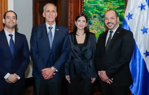 Asfura-nombra-nuevas-autoridades-en-CNBS-y-Banadesa