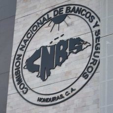 CNBS-logo en pared