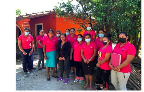 Mujeres de la comunidad Las Golondrinas, Mercedes de Oriente, La Paz, Socias de la Caja Rural Esperanza del Futuro.