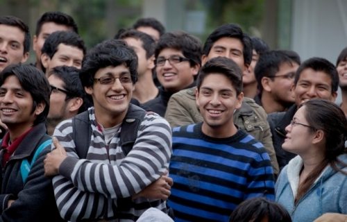 ESTUDIANTES LATINOS