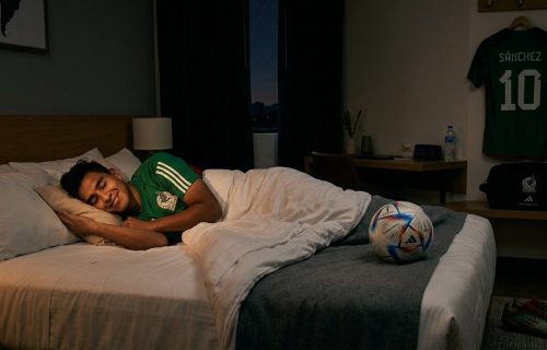 JUGADOR DUERME