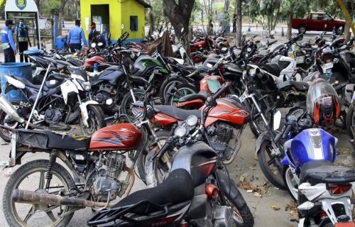 MOTOS