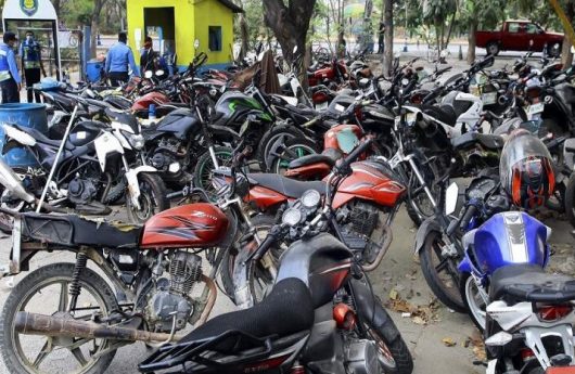 MOTOS