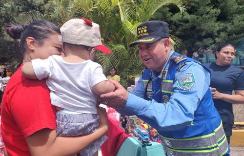 Policia dia del niño