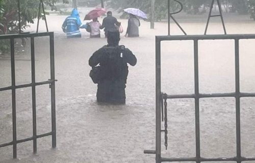 Policia lluvia