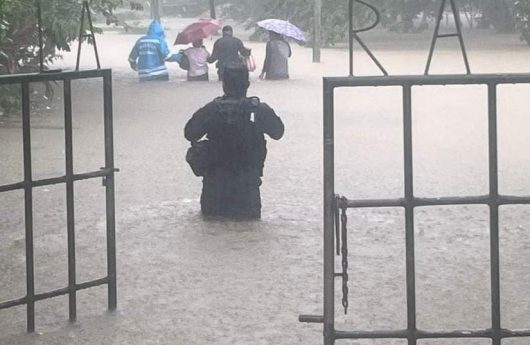 Policia lluvia
