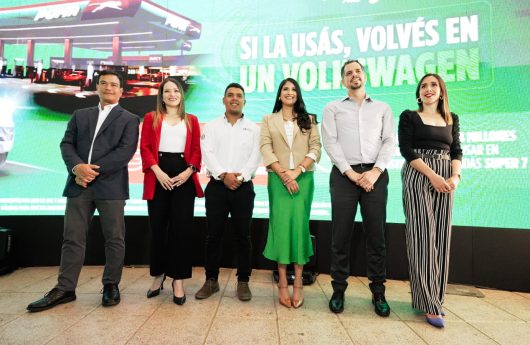 Roberto Quan, Sarahí Funez, Daniel Hernández, Paola Padilla, Iván Morales y Claudia del Cid.