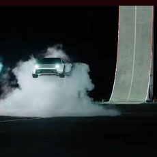 TESLA VOLADOR