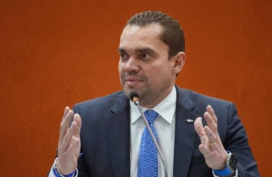 TOMAS ZAMBRANO FONDO ROJO