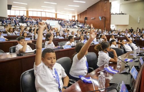 Niños en Congreso de Honduras